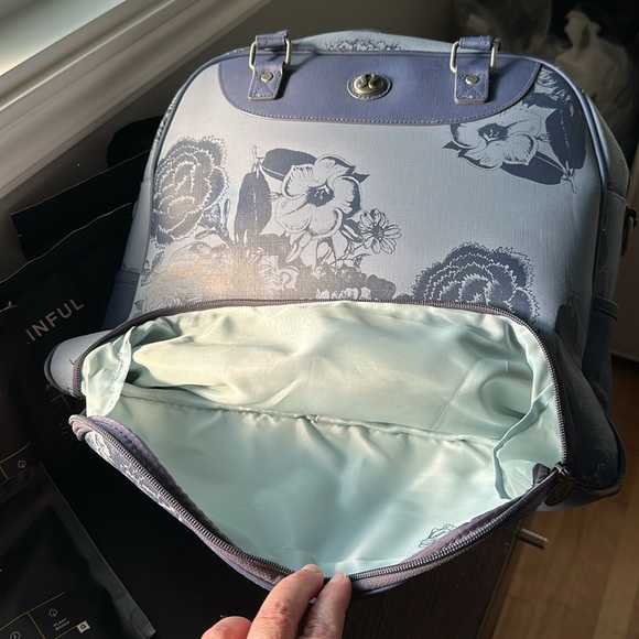 Lululemon bag - for gym, office, a weekend bag or even a cool diaper bag! - Picture 5 of 8